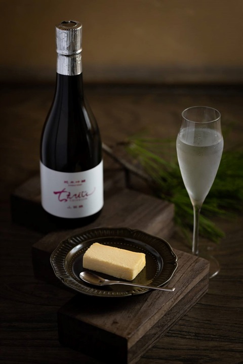 【芳の芽】純米酒粕チーズケーキ